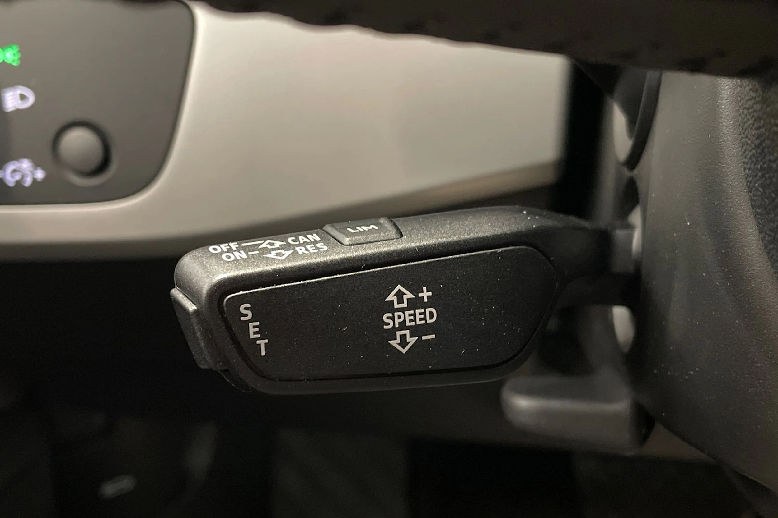 harmaa Audi A4 2020 kuva 15.