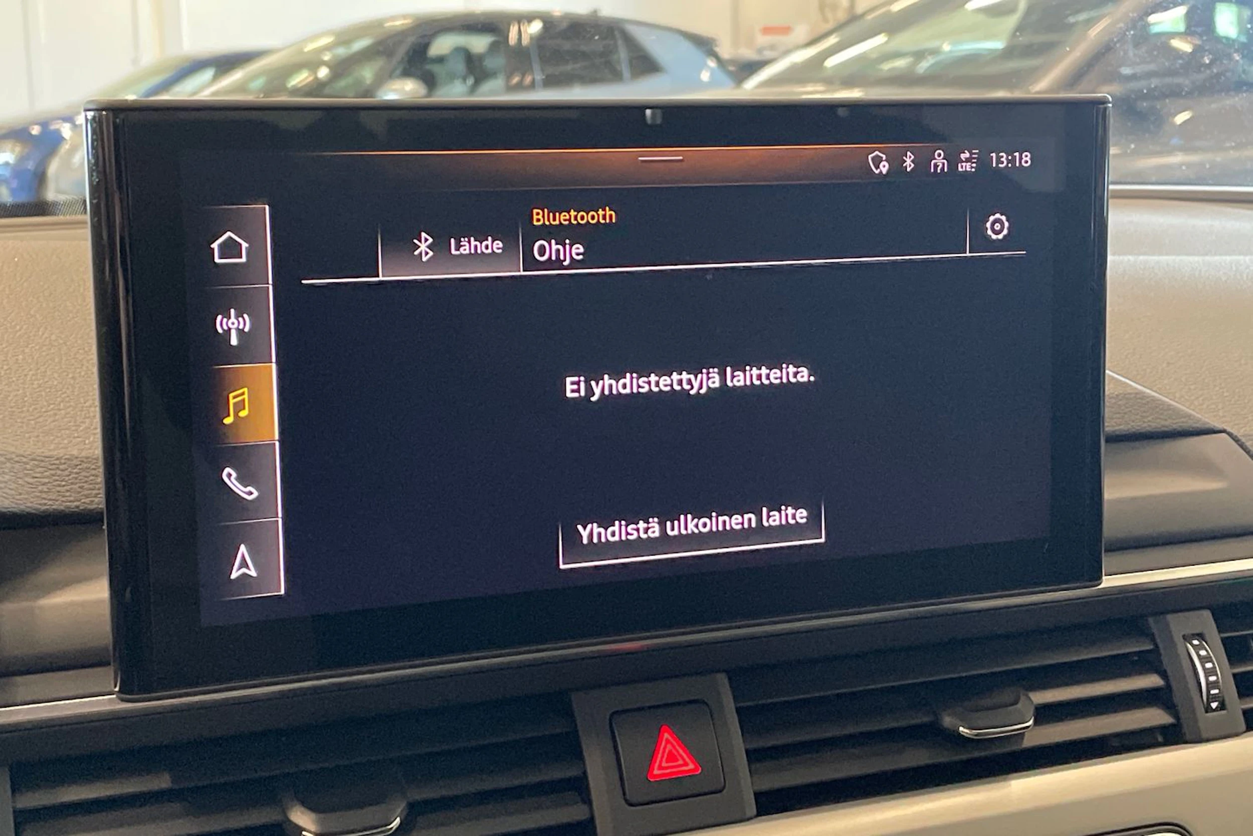 harmaa Audi A4 2020 kuva 19.