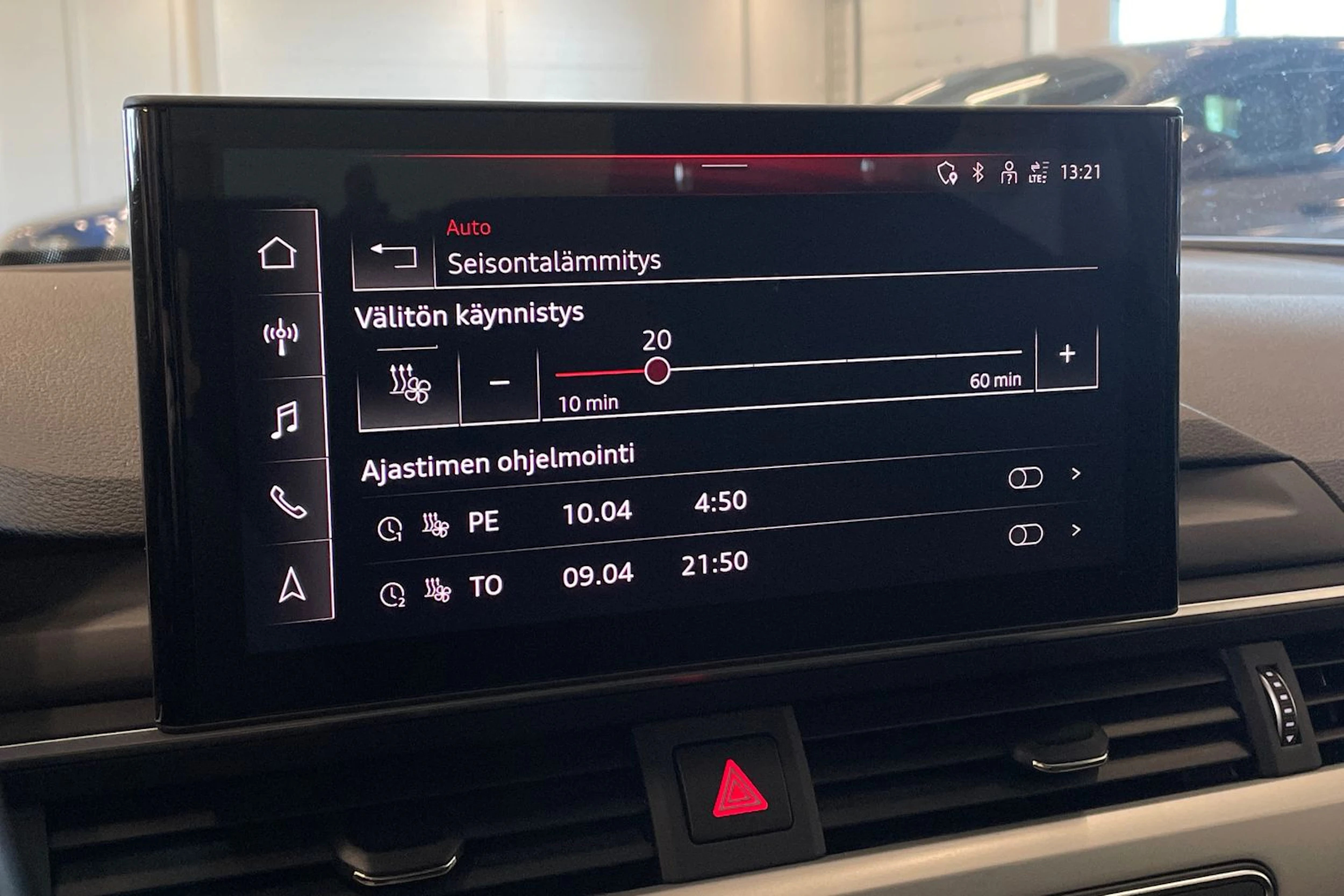 harmaa Audi A4 2020 kuva 23.