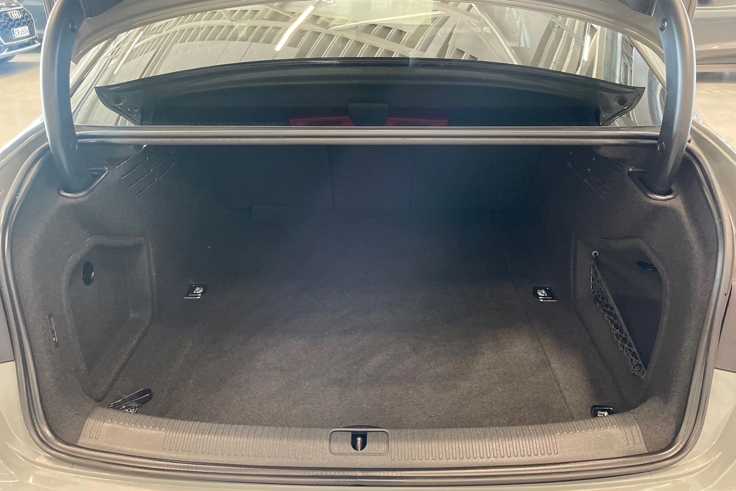 harmaa Audi A4 2020 kuva 25.