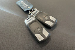 harmaa Audi A4 2020 kuva 28.