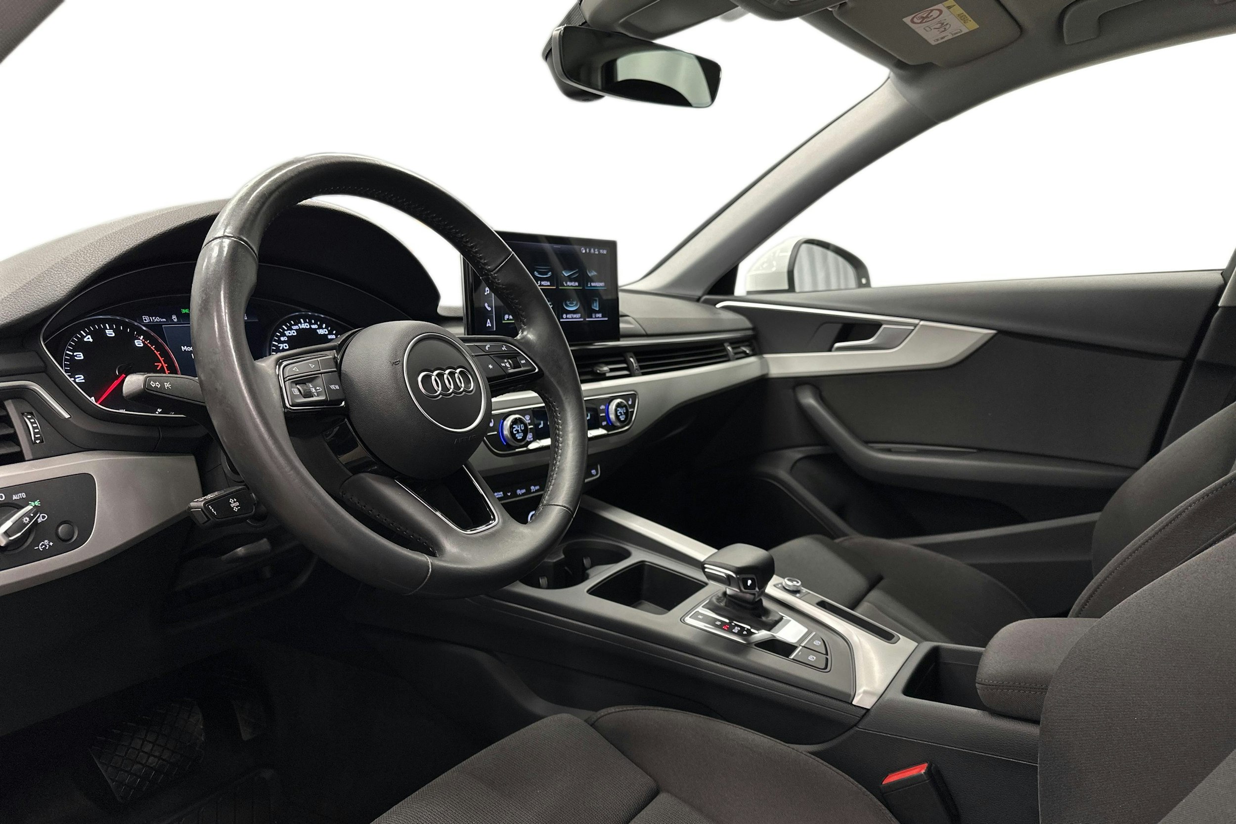 valkoinen Audi A4 2020 kuva 7.