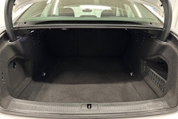 valkoinen Audi A4 2020 kuva 14.
