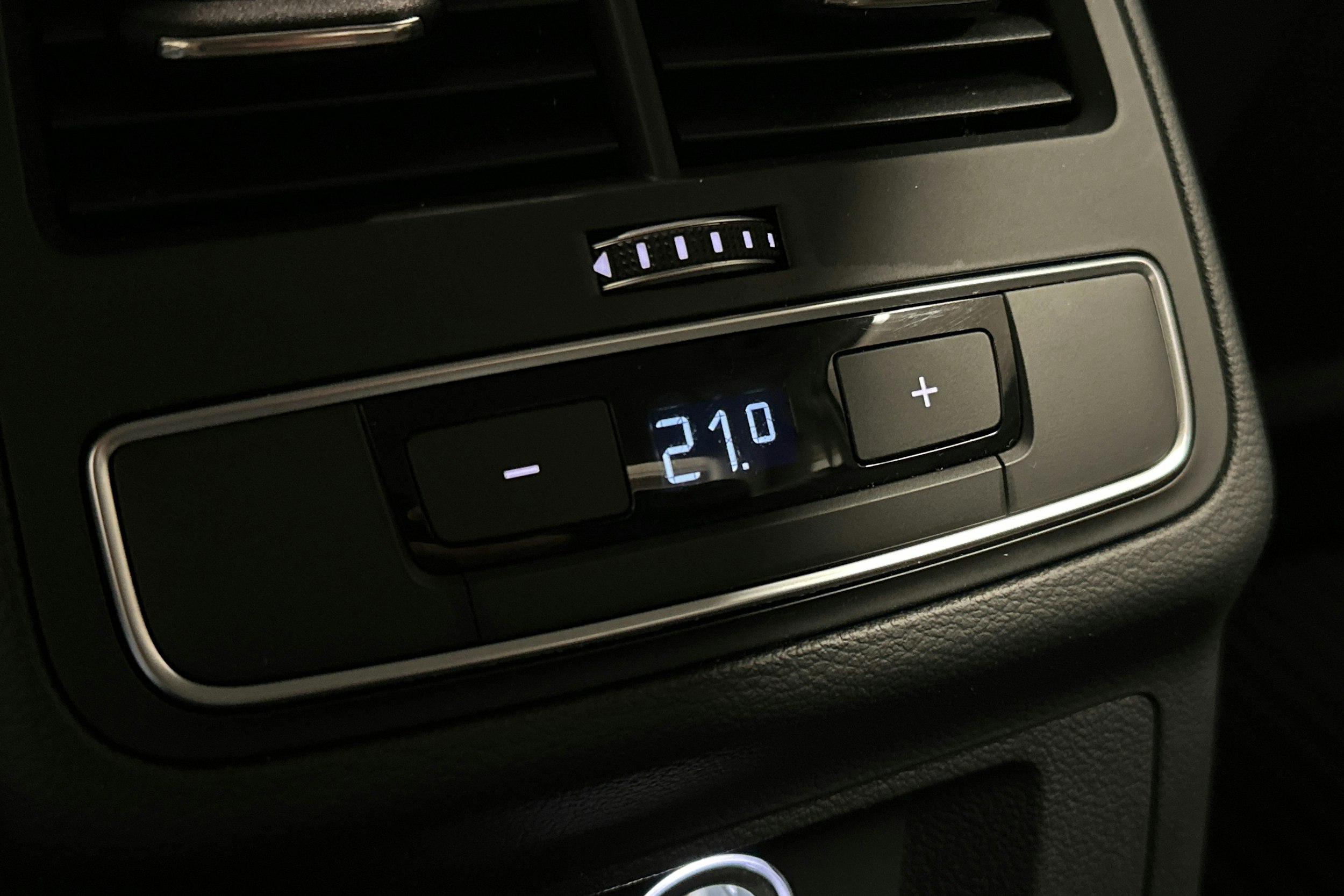 valkoinen Audi A4 2020 kuva 16.