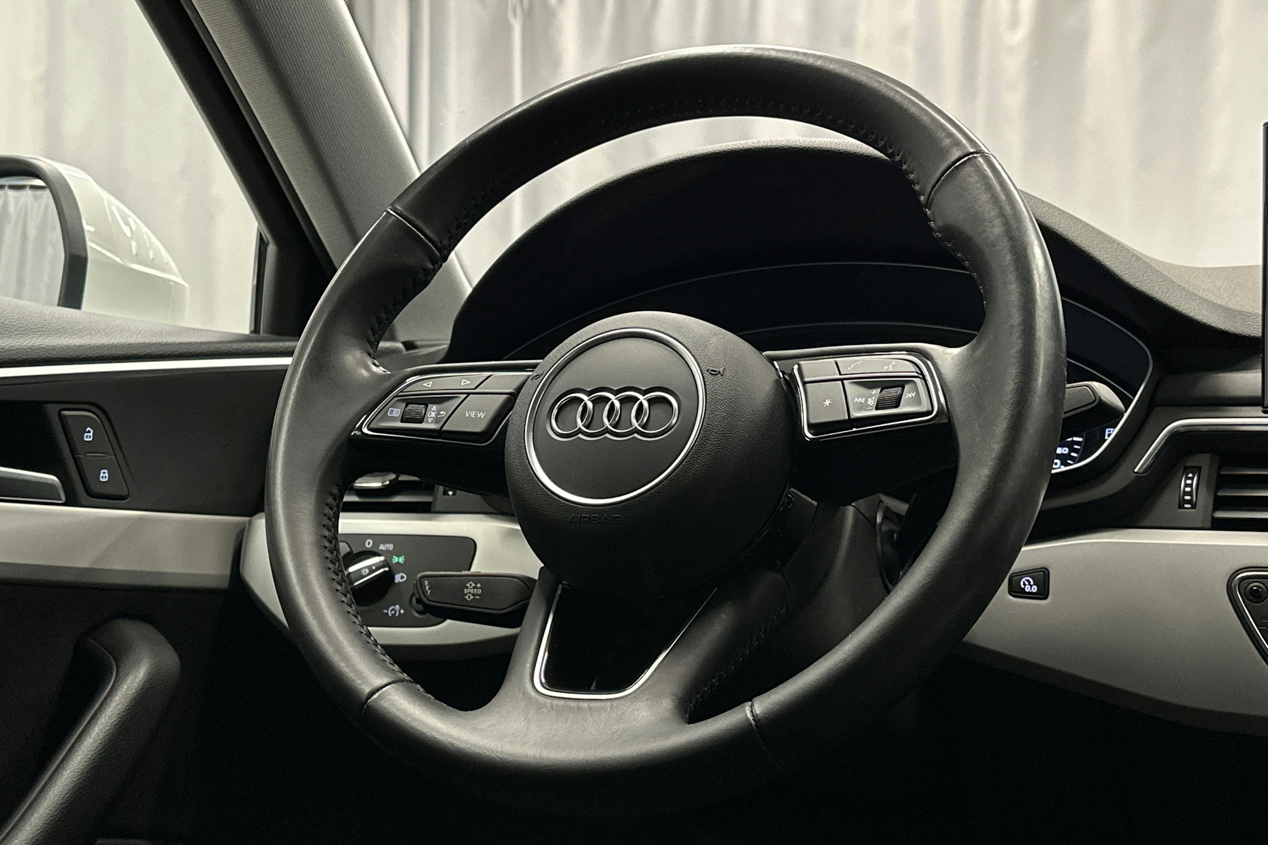 valkoinen Audi A4 2020 kuva 18.