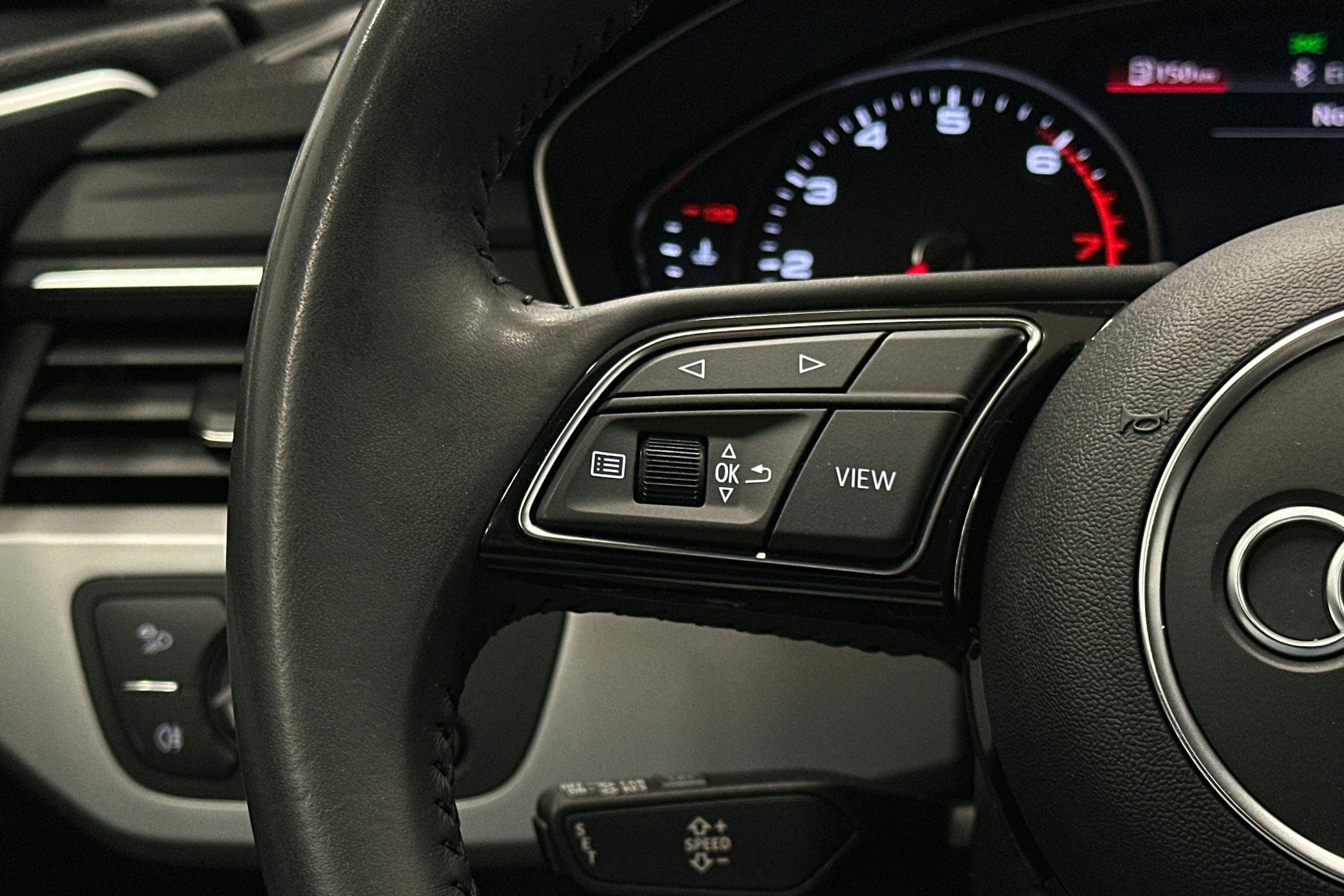 valkoinen Audi A4 2020 kuva 19.