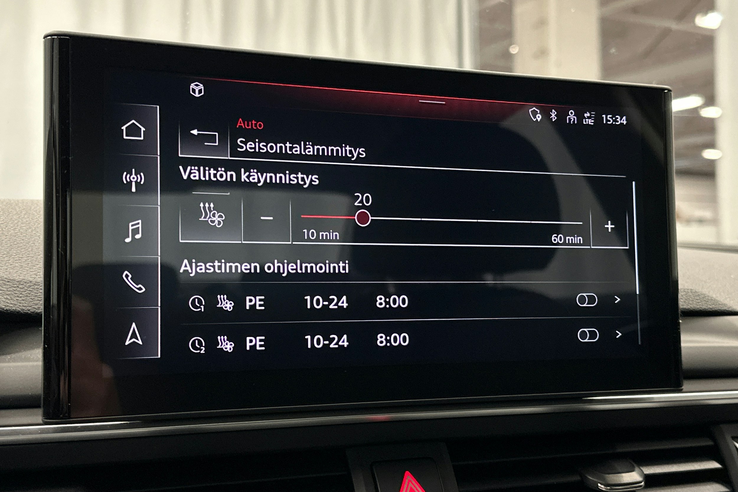 valkoinen Audi A4 2020 kuva 23.