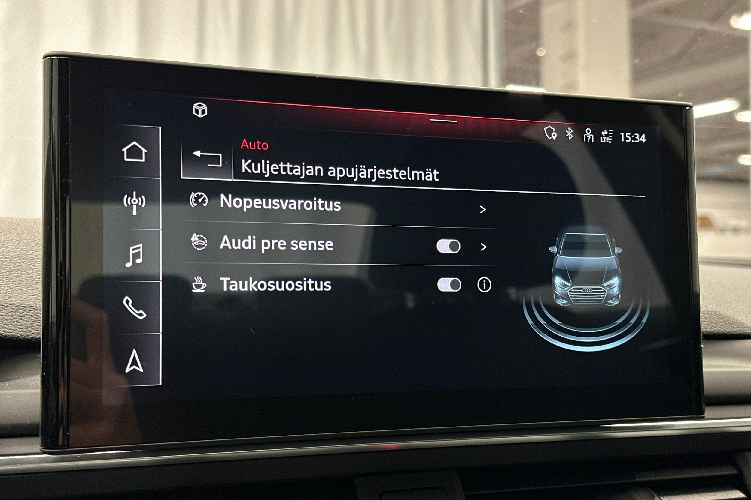 valkoinen Audi A4 2020 kuva 24.