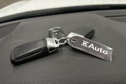 valkoinen Audi A4 2020 kuva 28.