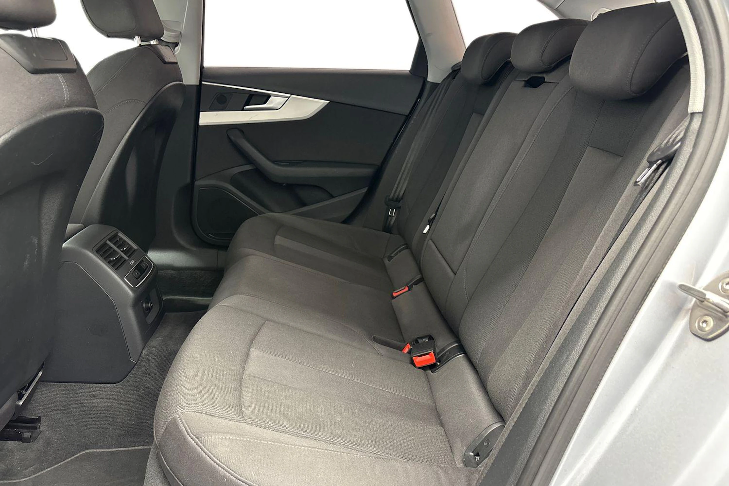 hopea Audi A4 2020 kuva 11.
