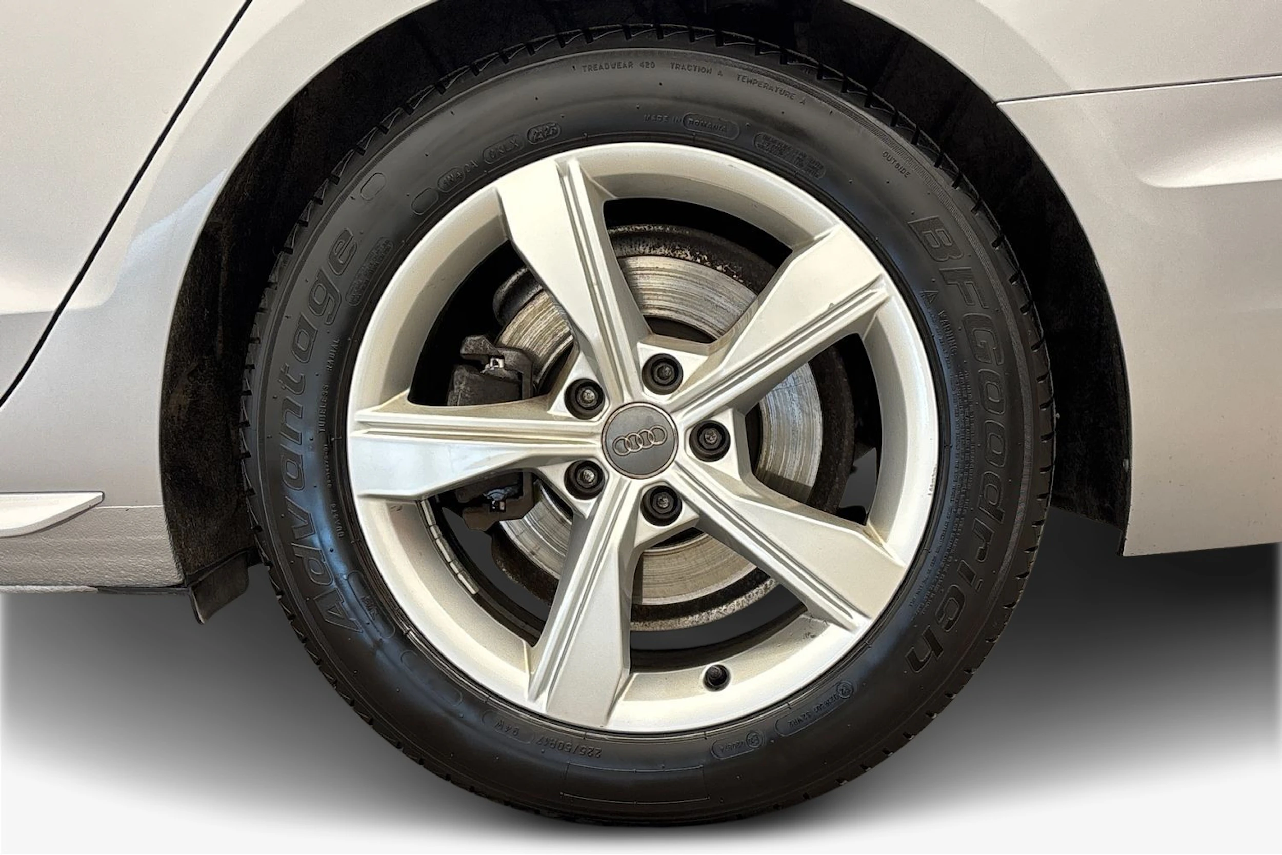 hopea Audi A4 2020 kuva 12.