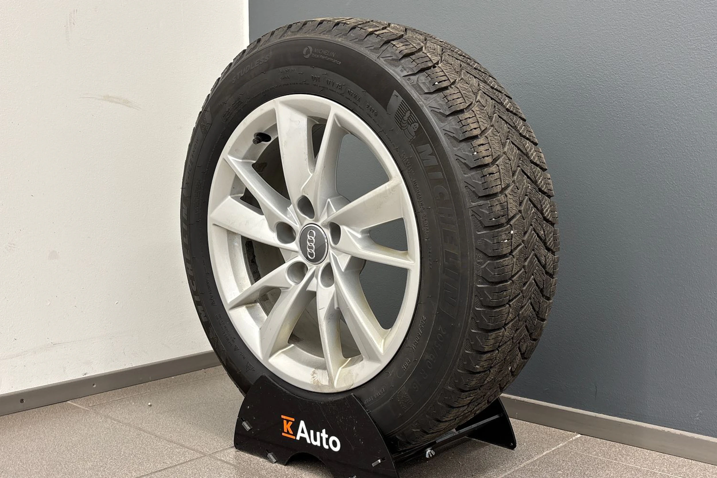 hopea Audi A4 2020 kuva 13.