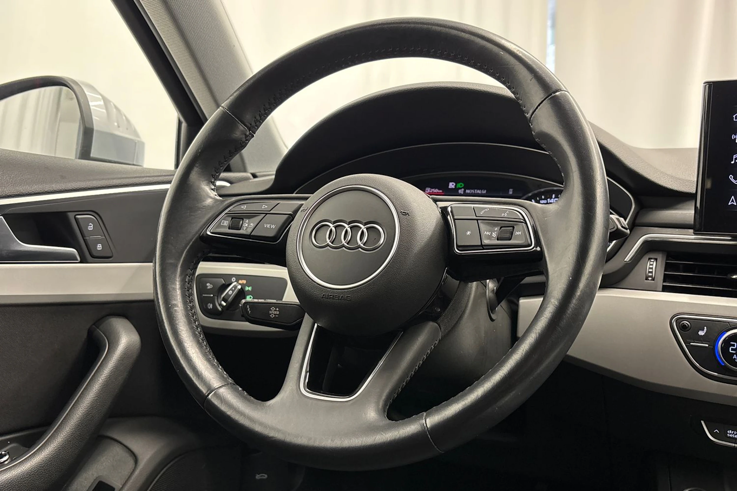 hopea Audi A4 2020 kuva 16.