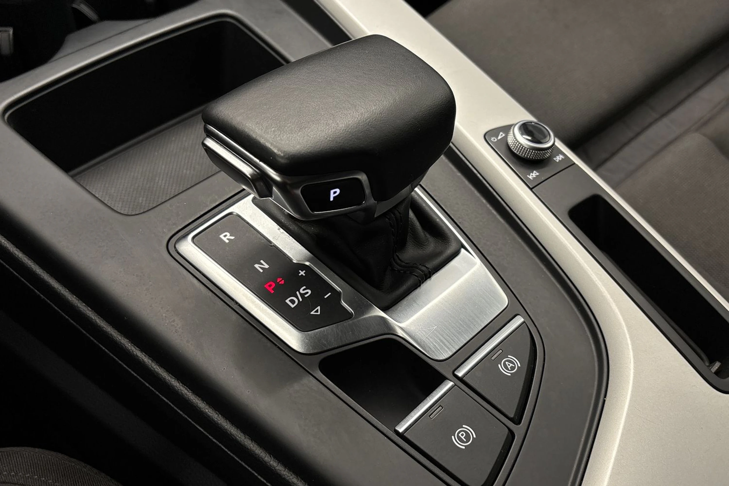 hopea Audi A4 2020 kuva 25.