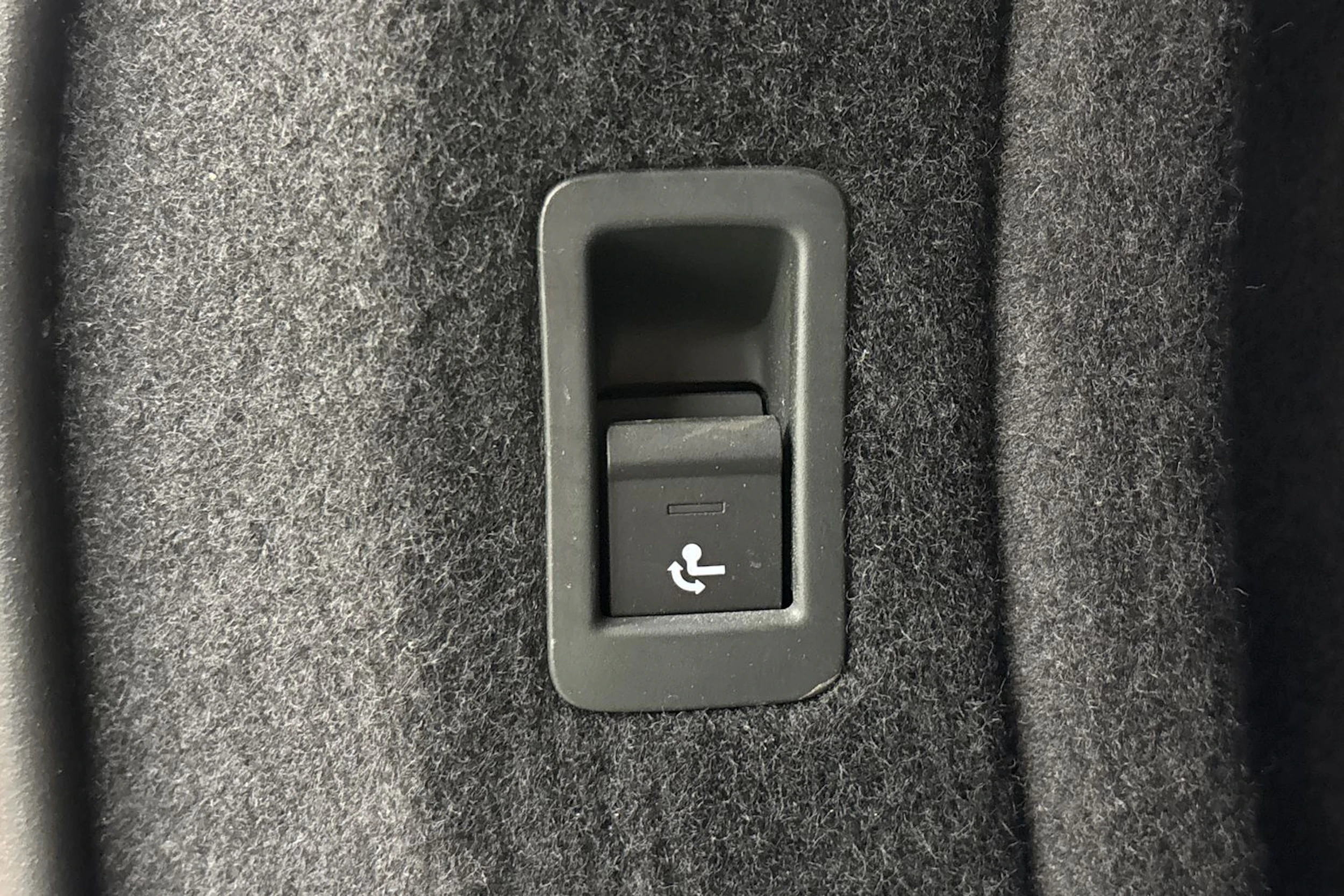 hopea Audi A4 2020 kuva 28.