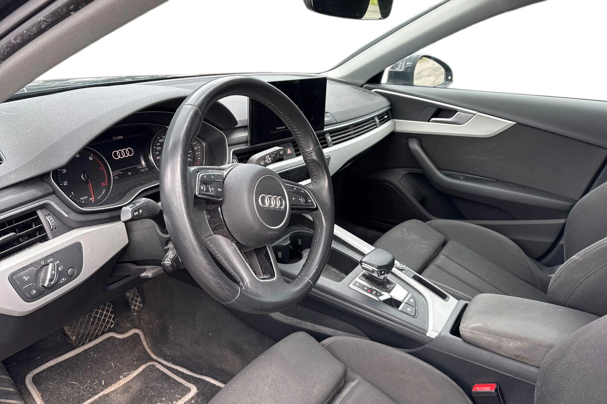 harmaa Audi A4 2020 kuva 3.
