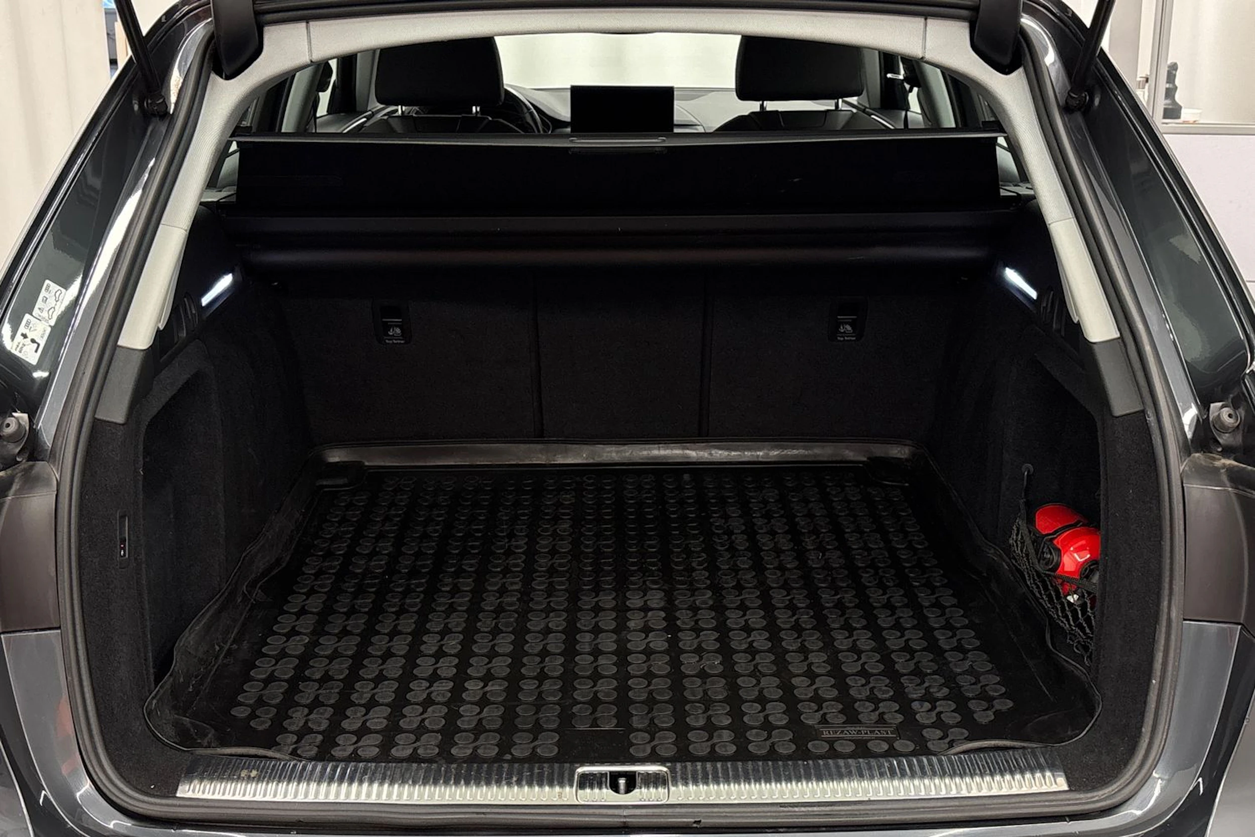 harmaa Audi A4 2020 kuva 22.