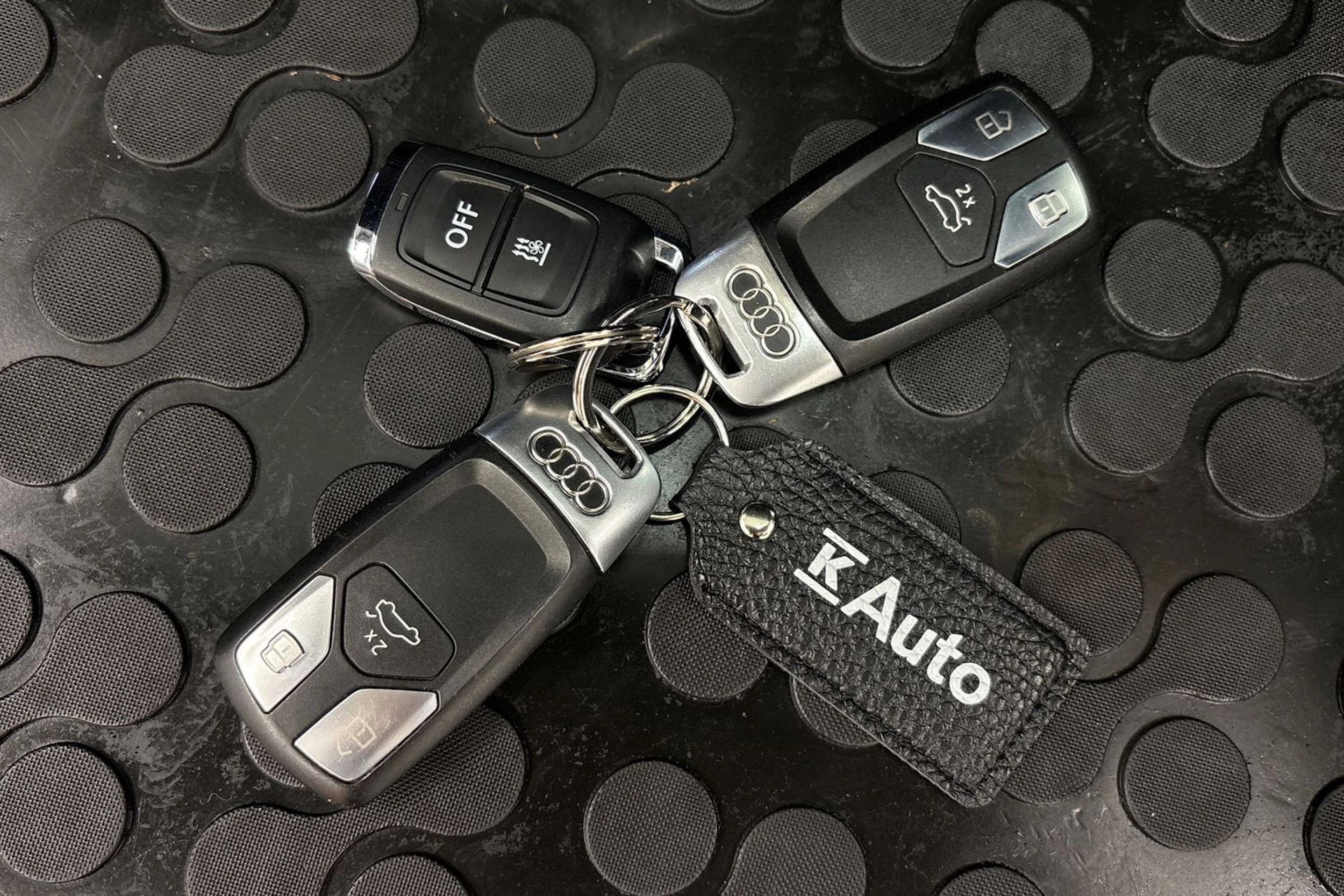 harmaa Audi A4 2020 kuva 25.