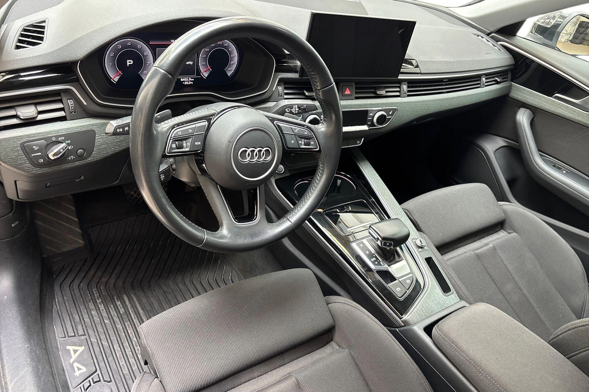 Musta Audi A4 2020 kuva 8.