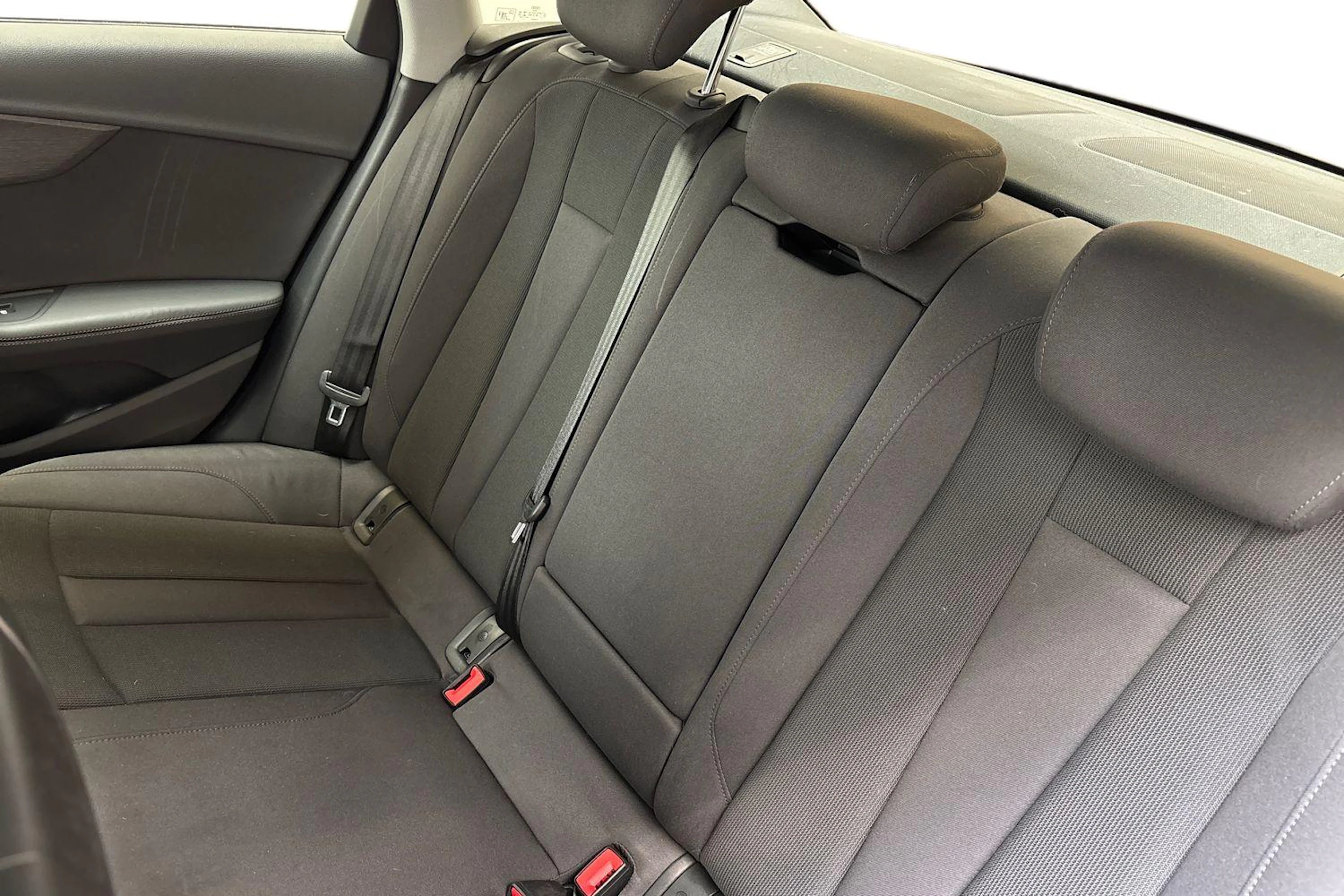 Musta Audi A4 2020 kuva 11.