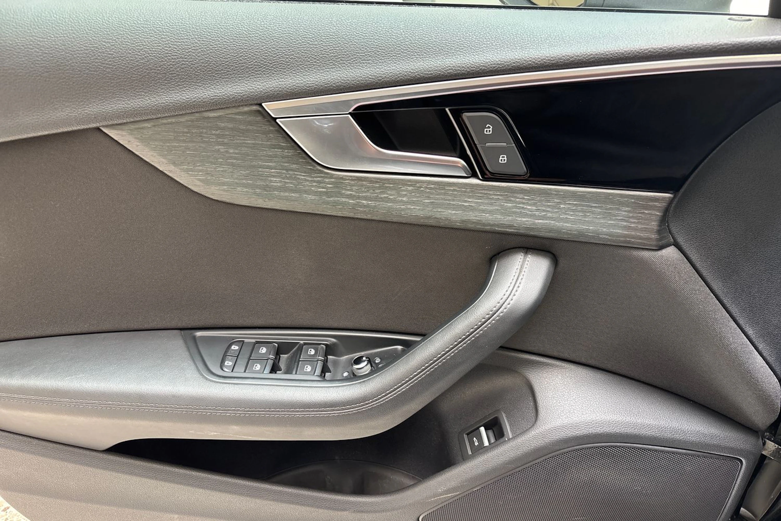 Musta Audi A4 2020 kuva 20.