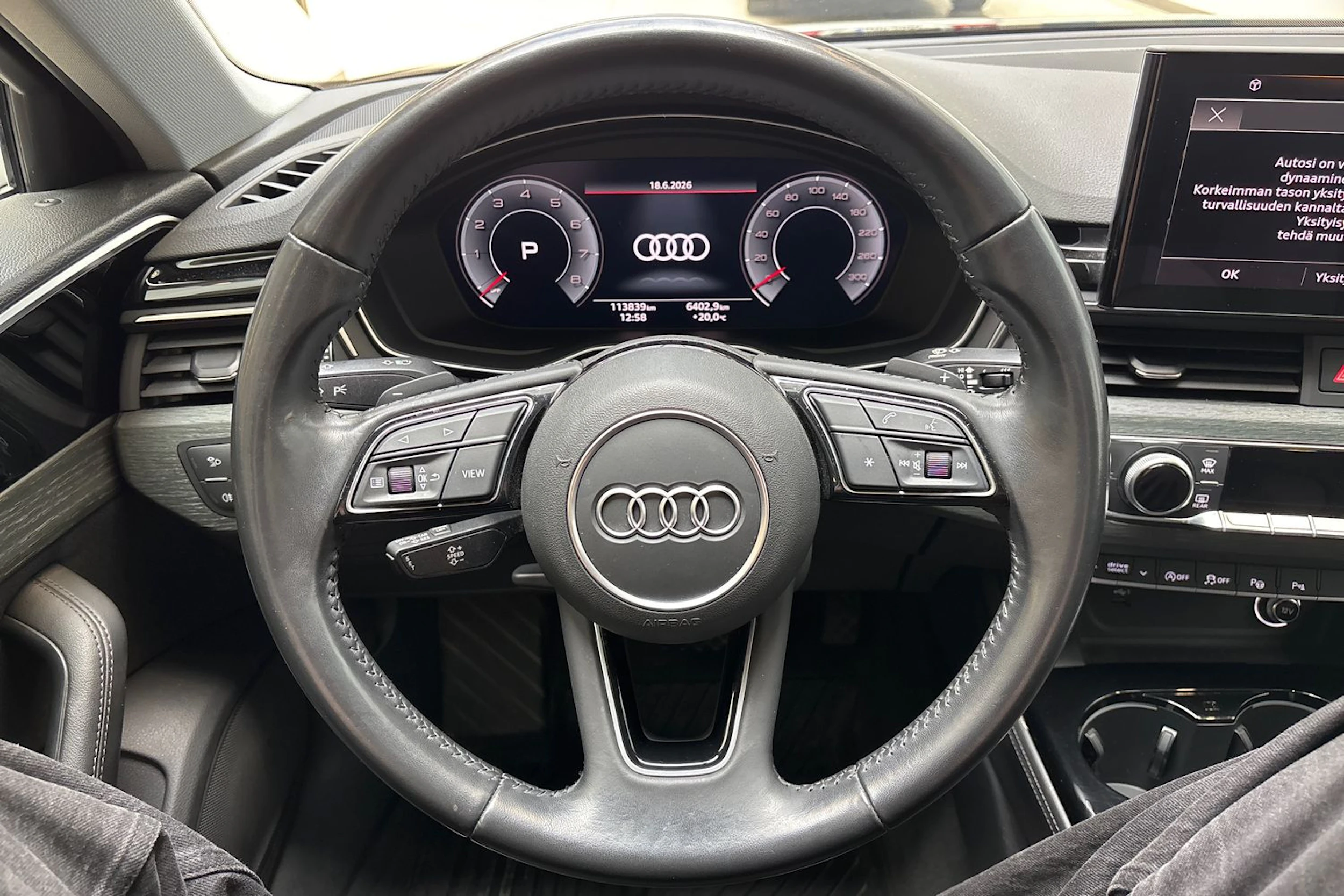 Musta Audi A4 2020 kuva 22.