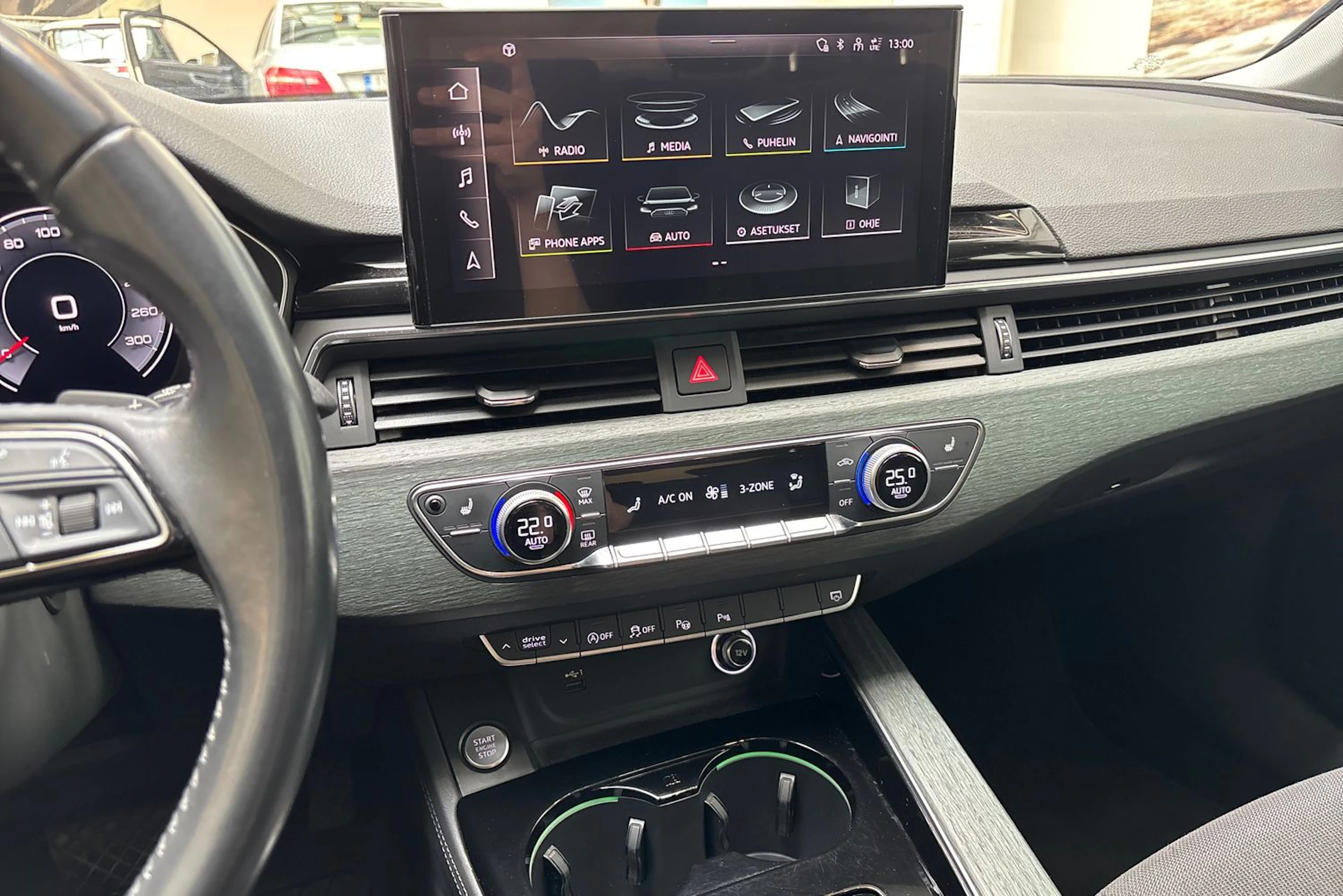 Musta Audi A4 2020 kuva 25.