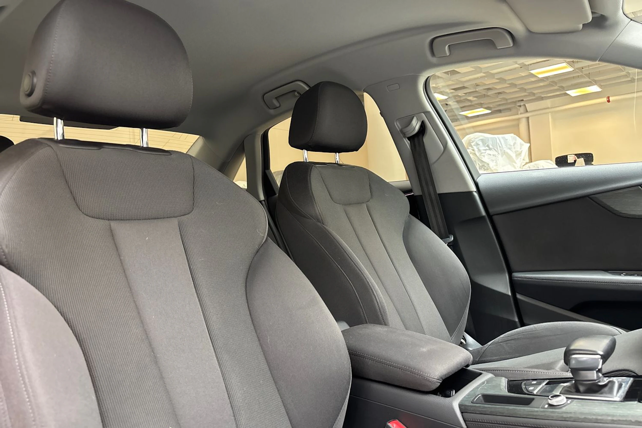 Musta Audi A4 2020 kuva 28.