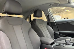 Musta Audi A4 2020 kuva 28.