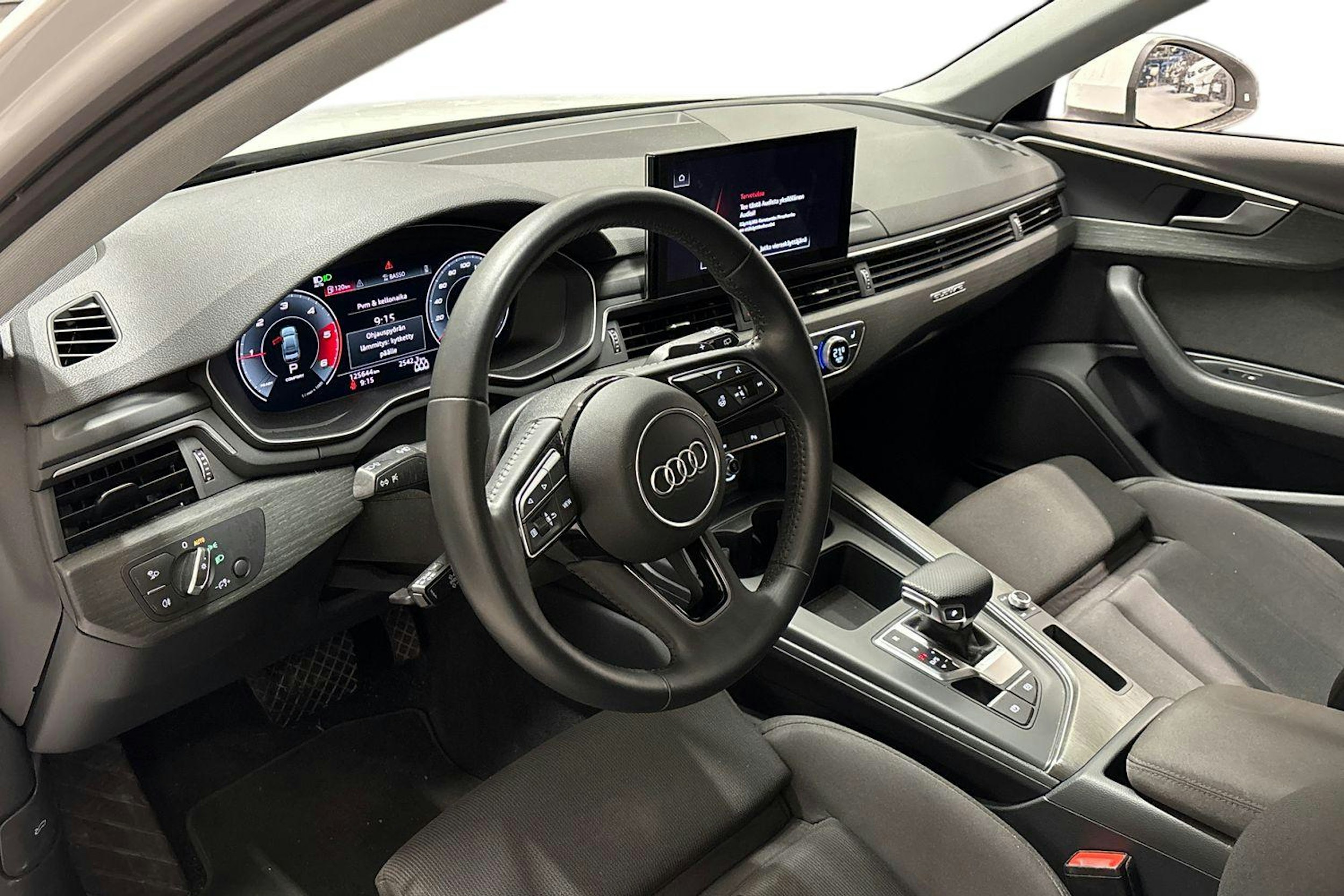 valkoinen Audi A4 2020 kuva 3.