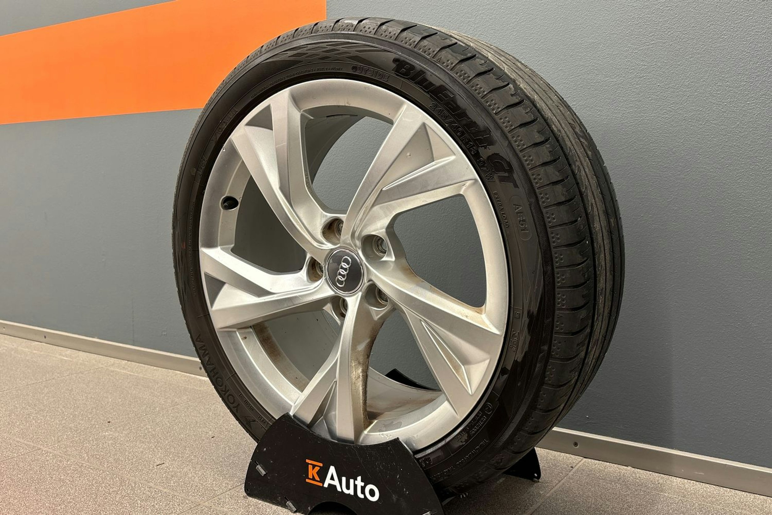 valkoinen Audi A4 2020 kuva 13.