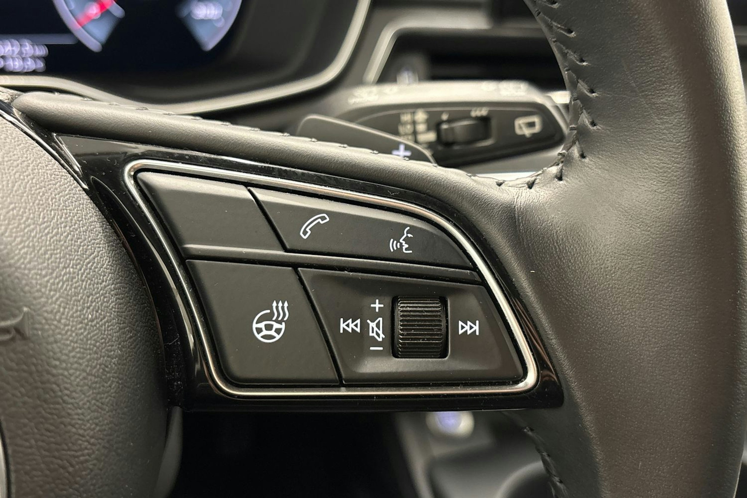 valkoinen Audi A4 2020 kuva 17.