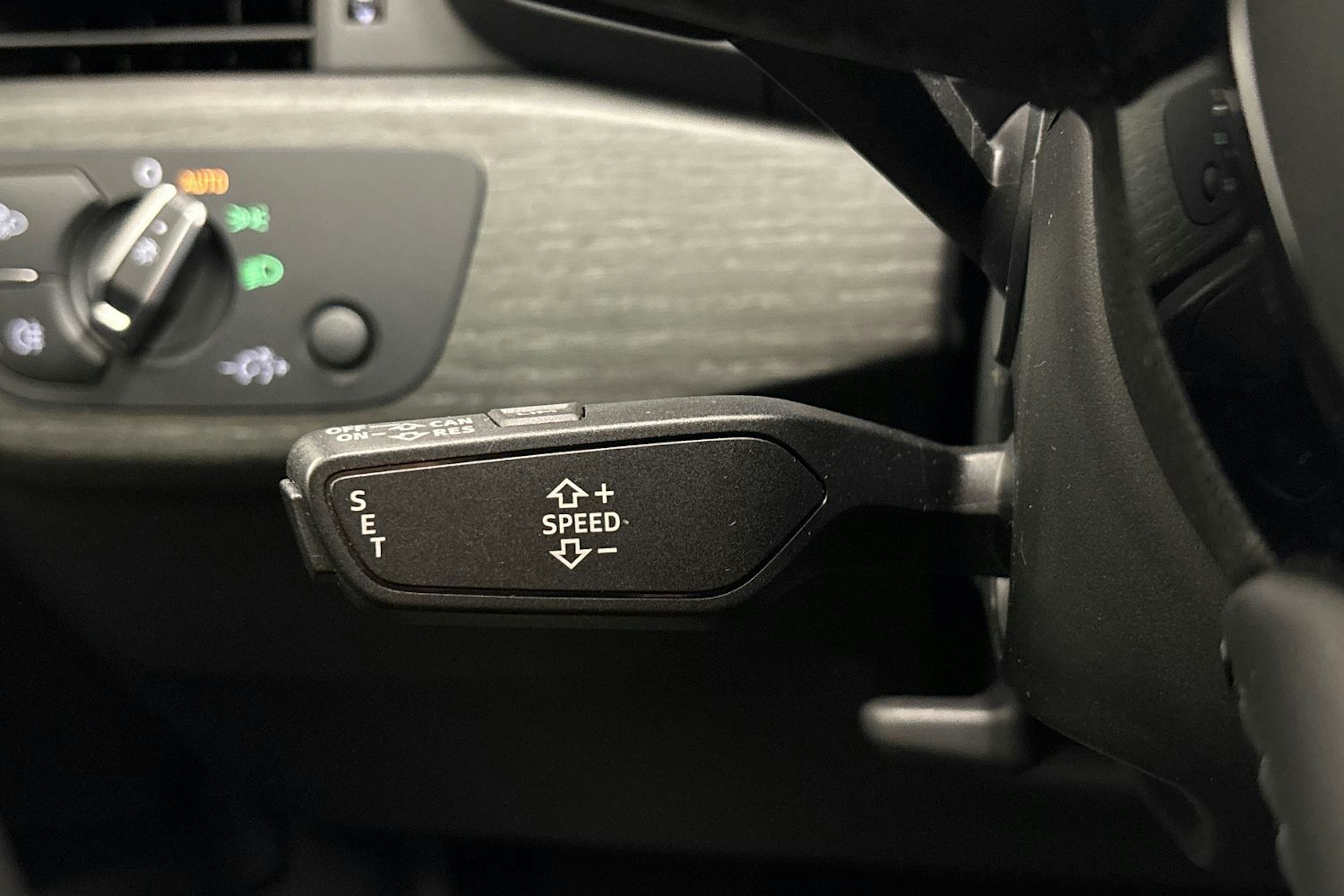 valkoinen Audi A4 2020 kuva 18.