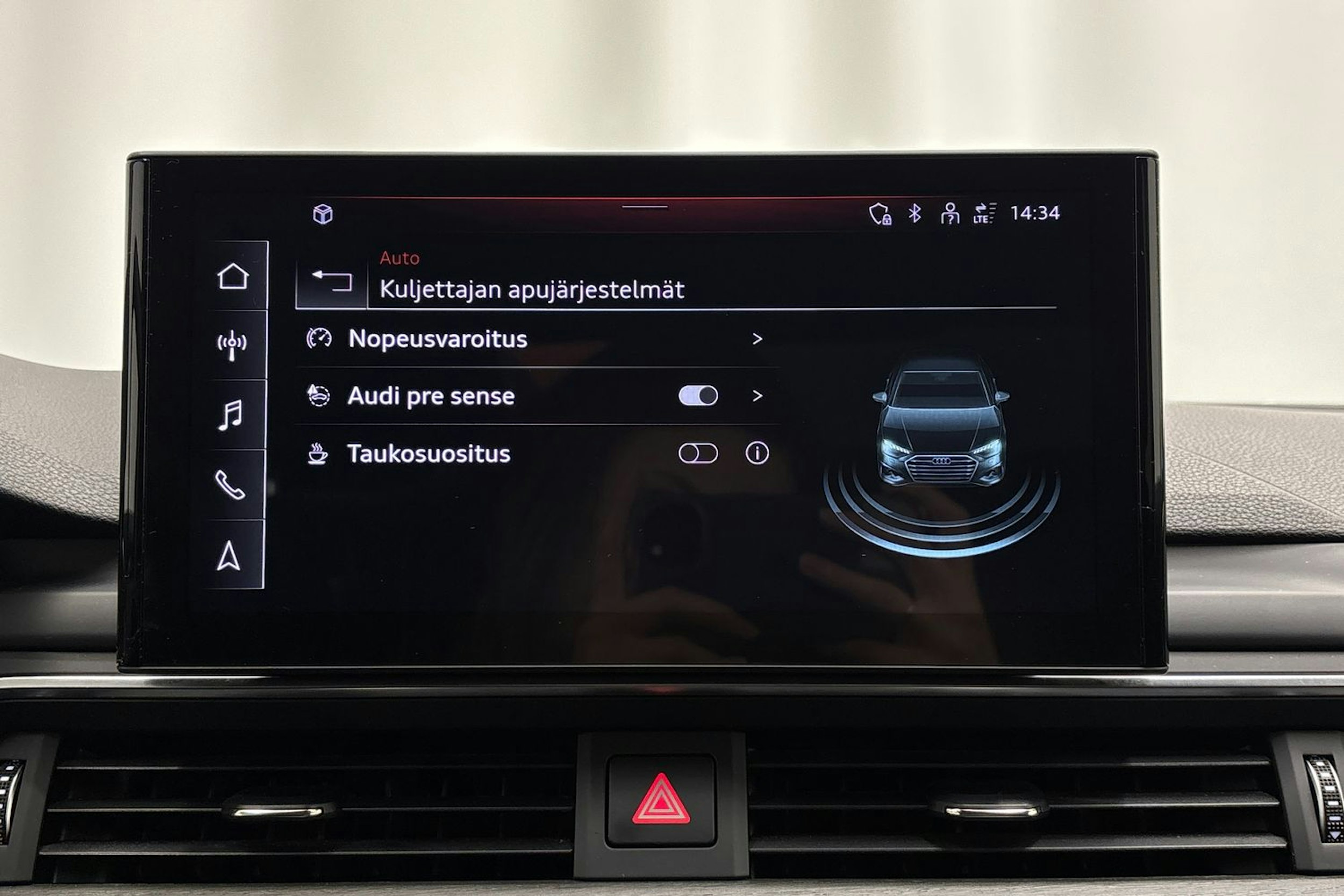 valkoinen Audi A4 2020 kuva 22.