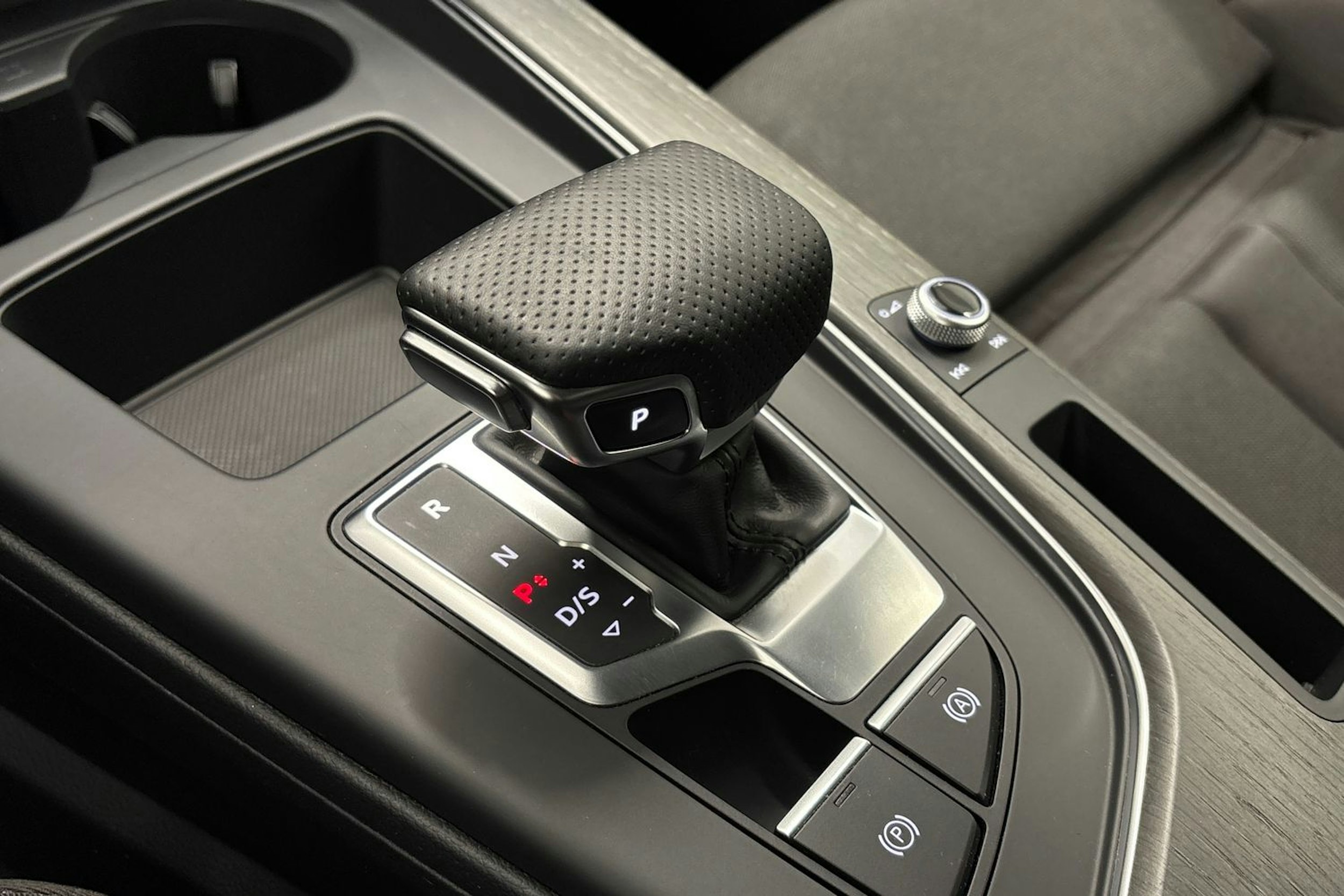 valkoinen Audi A4 2020 kuva 24.