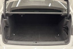 valkoinen Audi A4 2020 kuva 25.