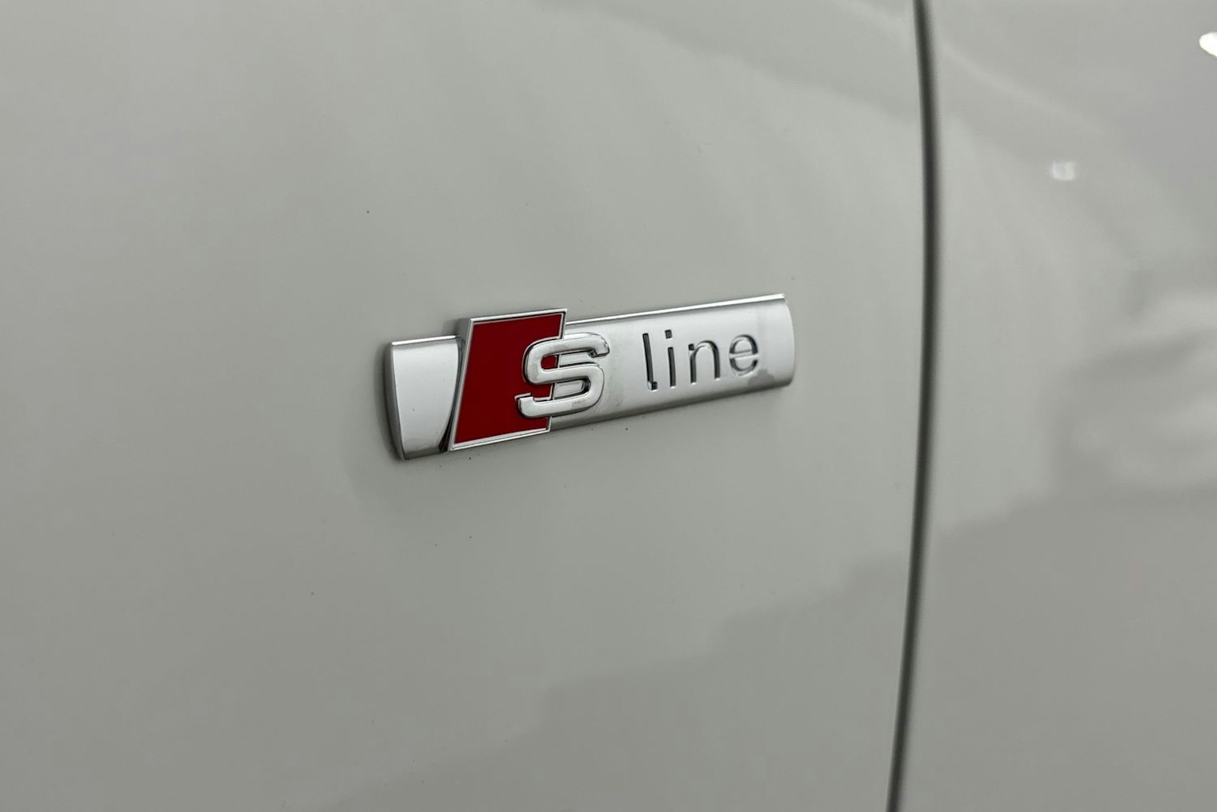 valkoinen Audi A4 2020 kuva 28.