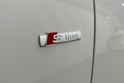 valkoinen Audi A4 2020 kuva 28.