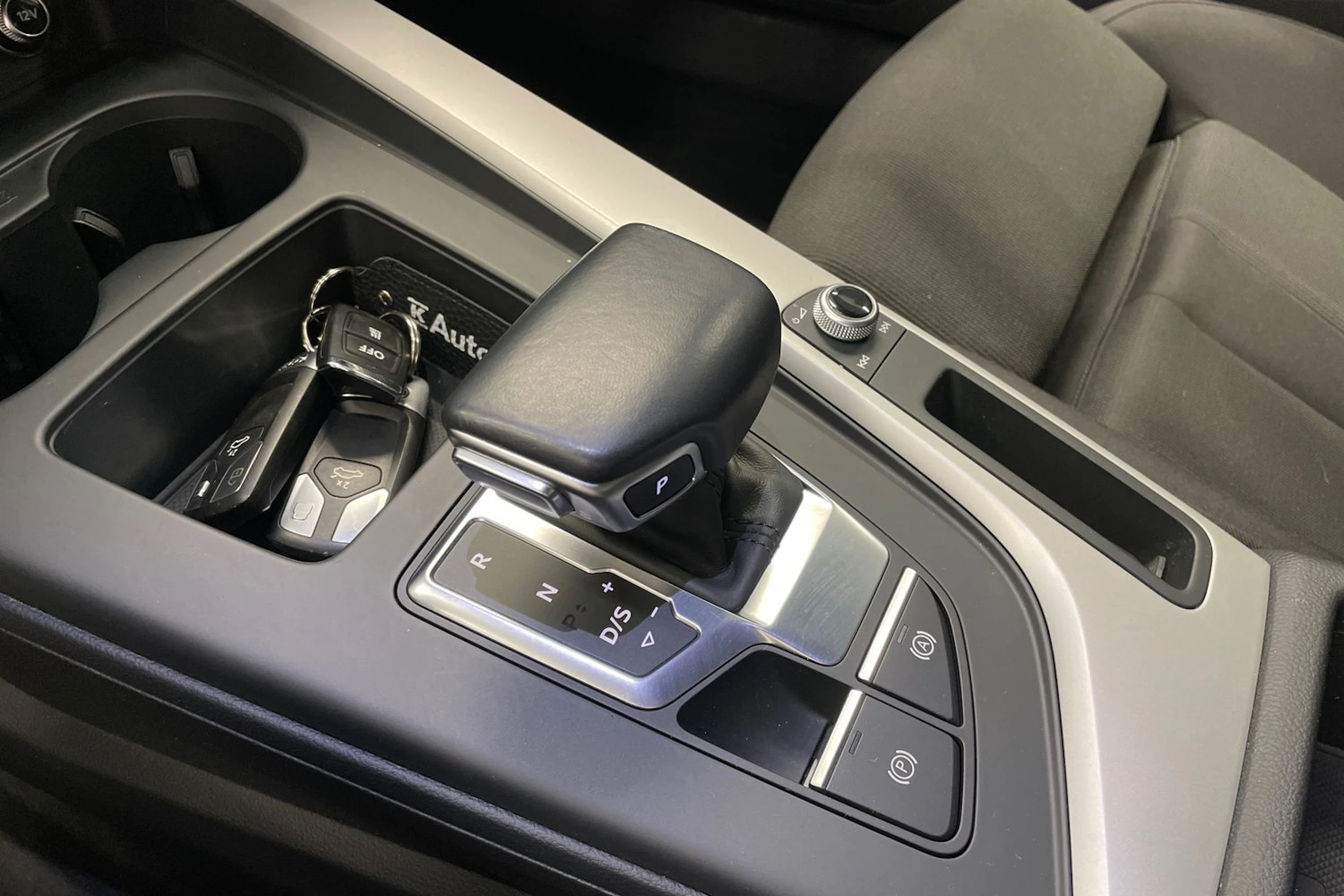 Musta Audi A4 2020 kuva 16.