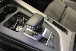 Musta Audi A4 2020 kuva 16.