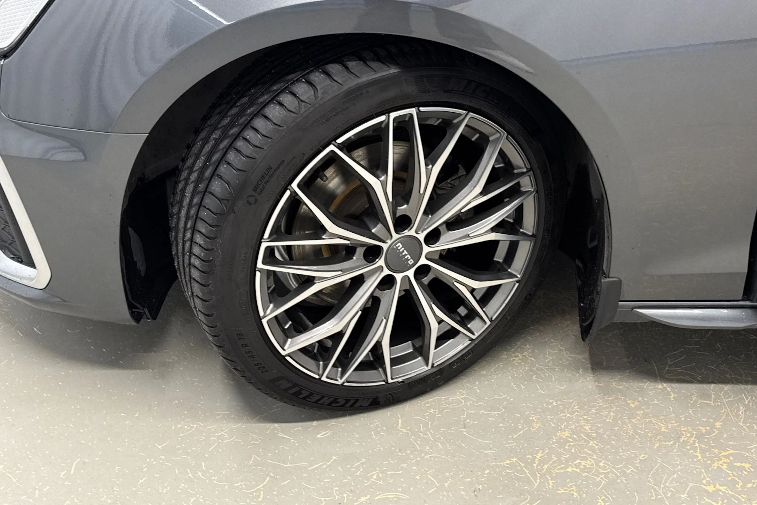harmaa Audi A4 2020 kuva 13.