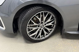 harmaa Audi A4 2020 kuva 13.