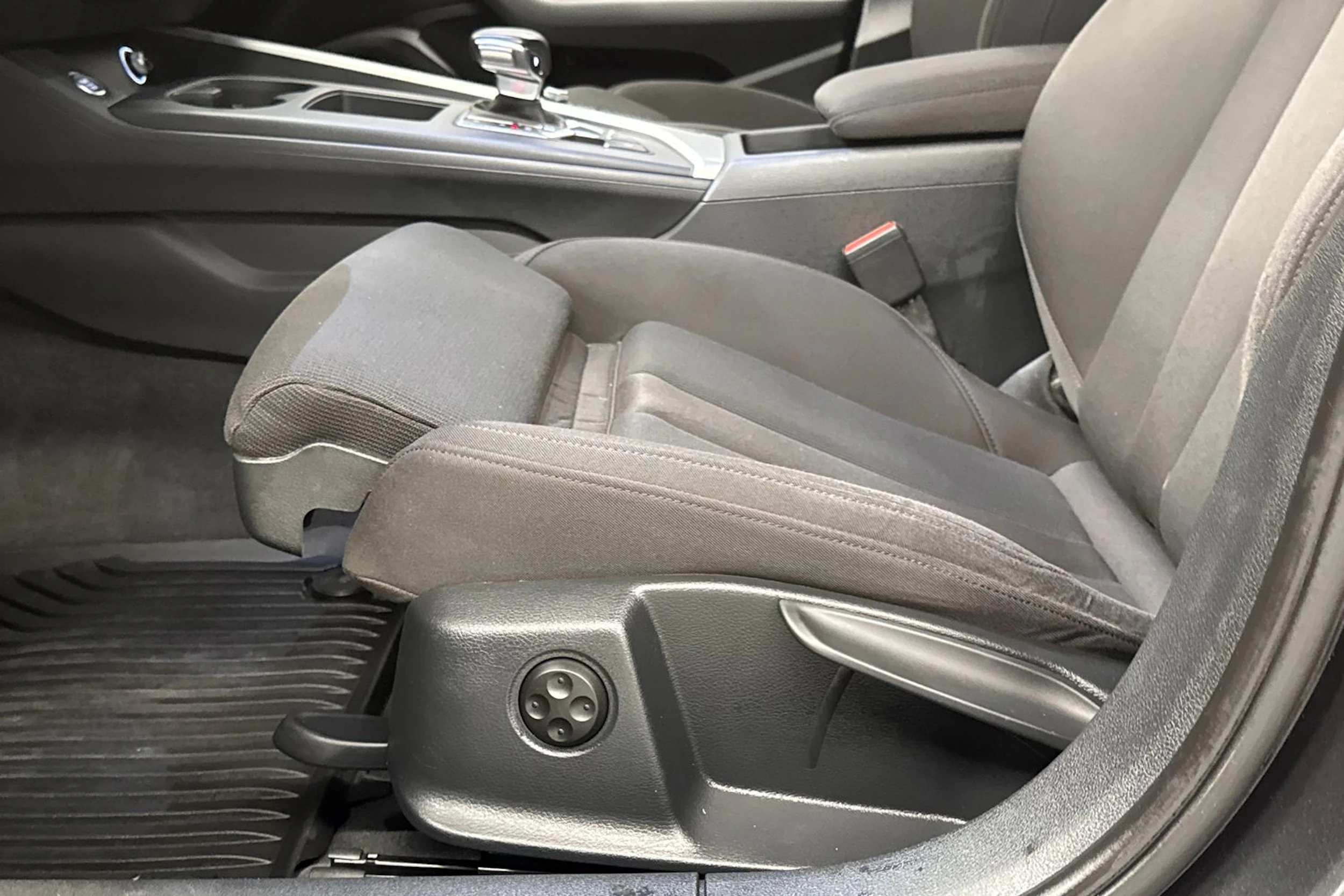 harmaa Audi A4 2020 kuva 18.