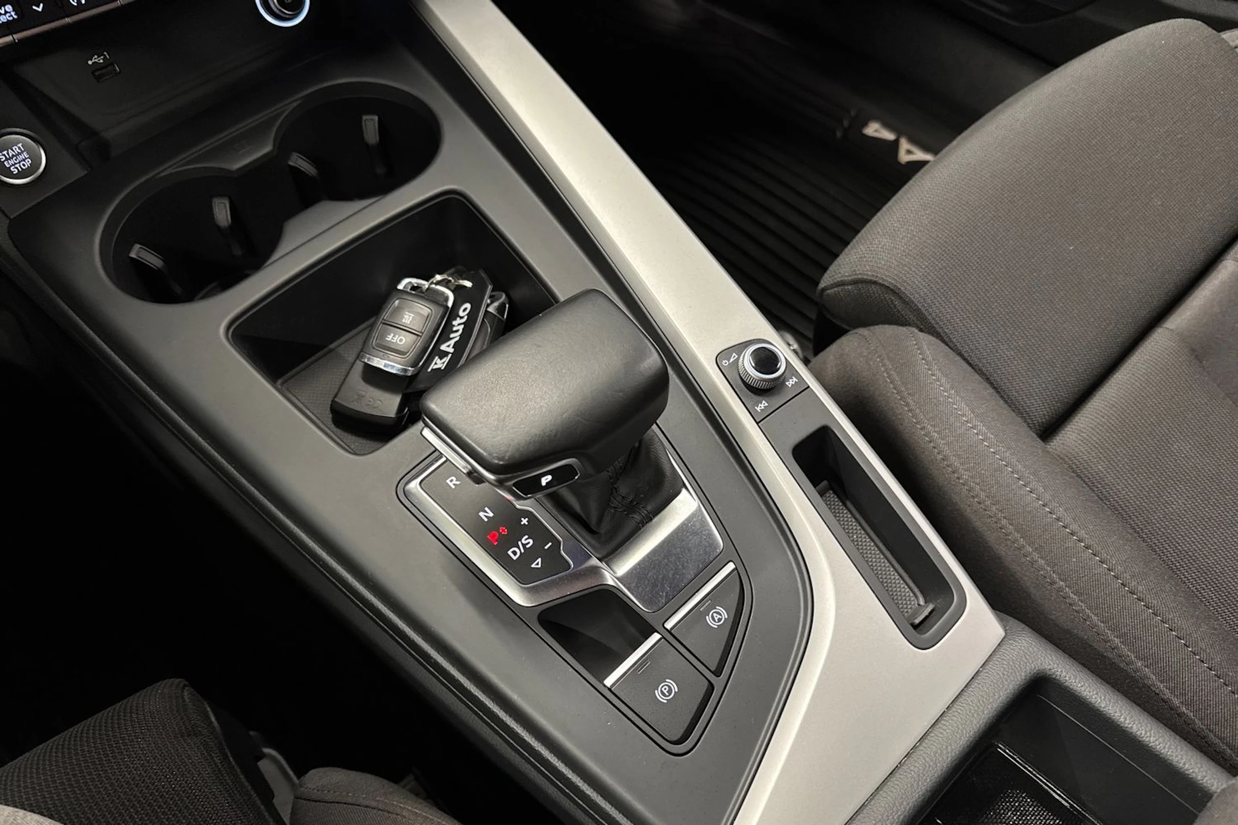 harmaa Audi A4 2020 kuva 22.