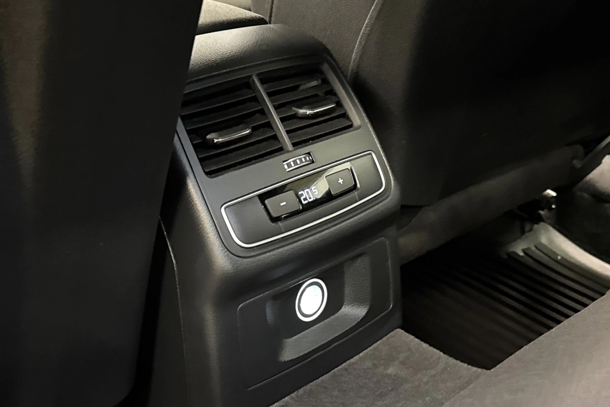 harmaa Audi A4 2020 kuva 26.
