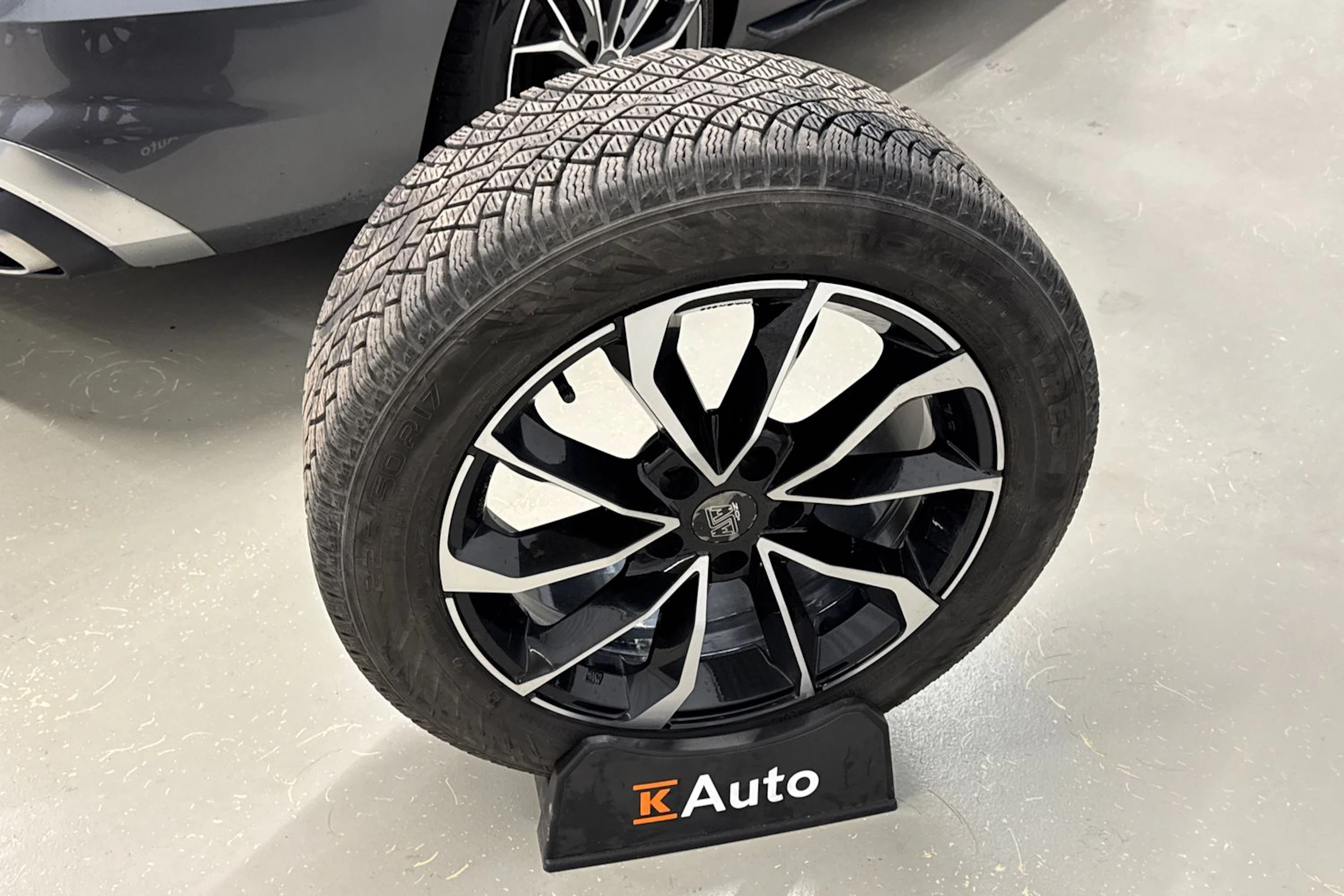 harmaa Audi A4 2020 kuva 29.