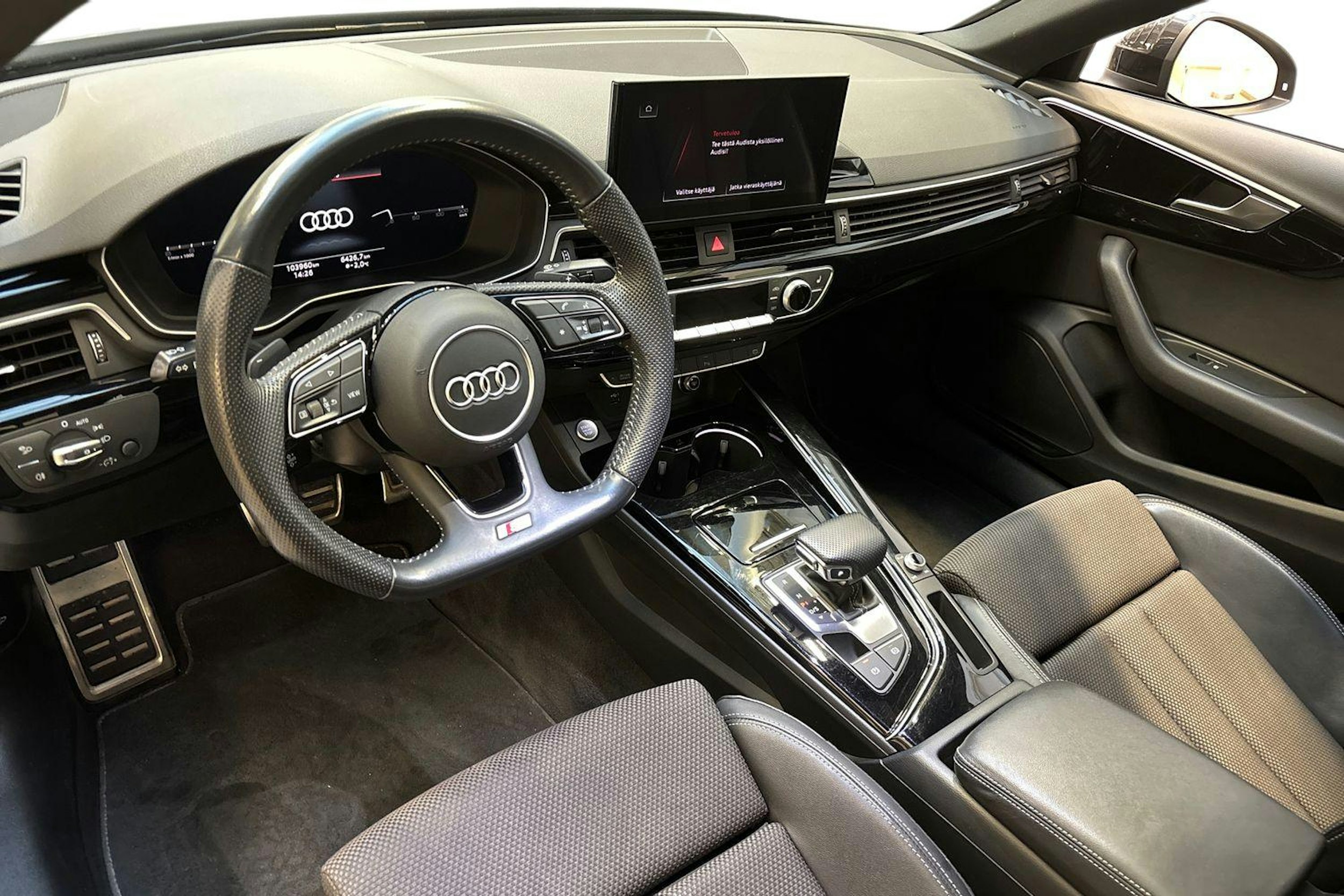 musta Audi A4 2020 kuva 7.