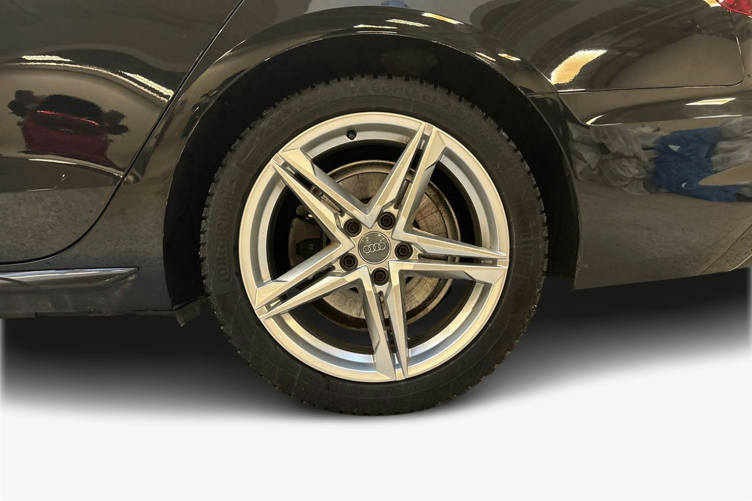 musta Audi A4 2020 kuva 11.