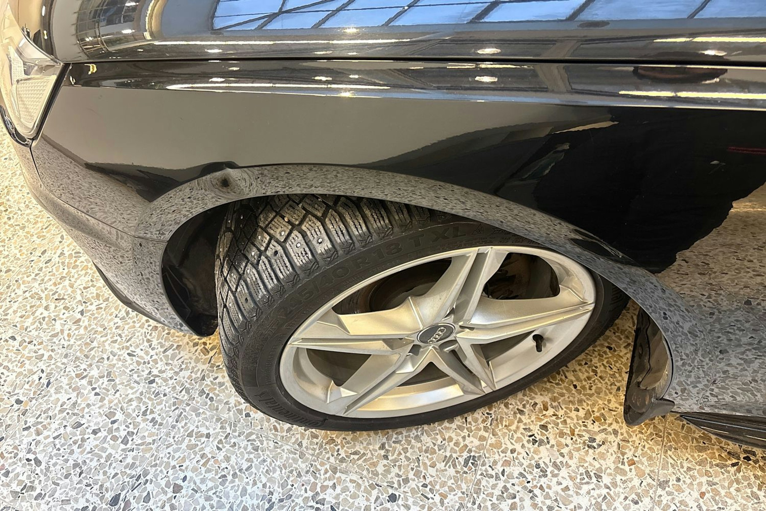 musta Audi A4 2020 kuva 13.