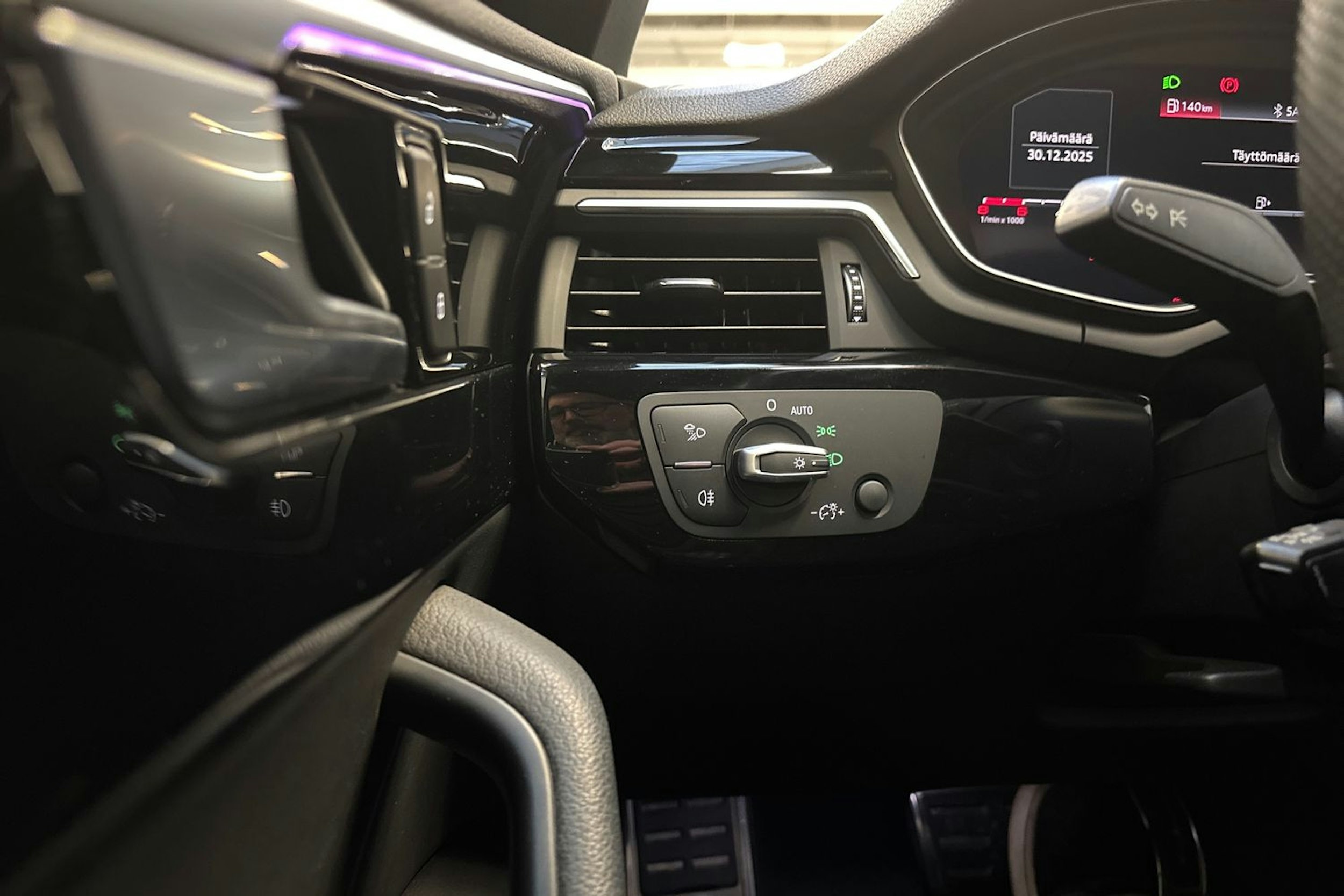 musta Audi A4 2020 kuva 15.